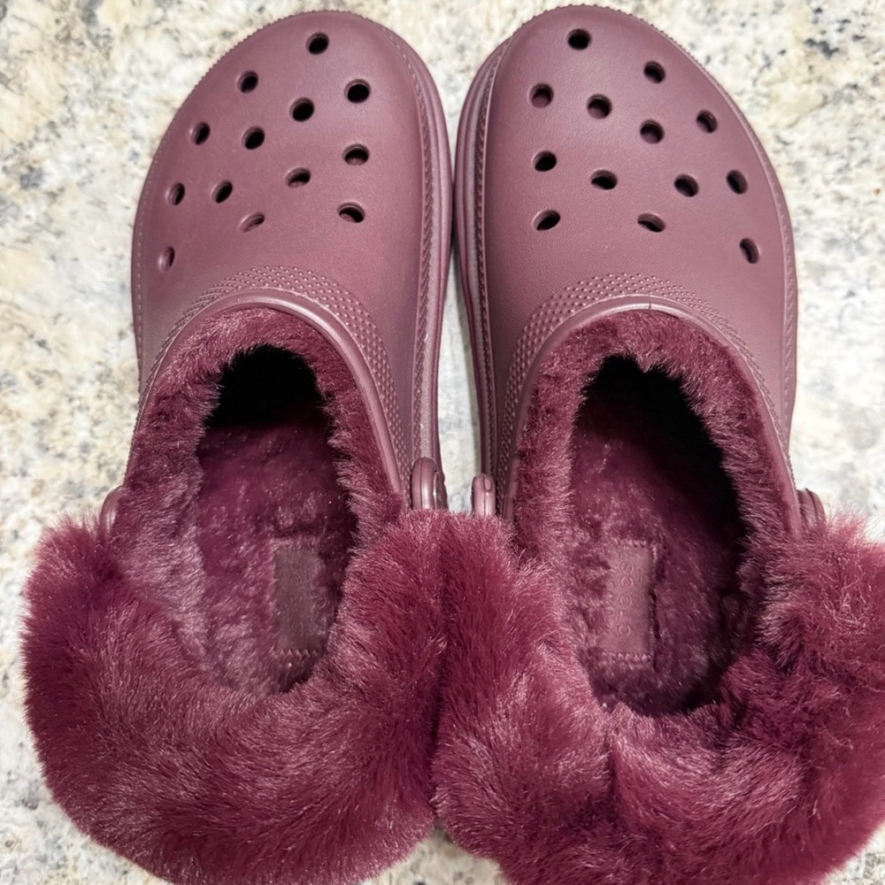CROCS Women's Plush Lined Mules - Deep Purple